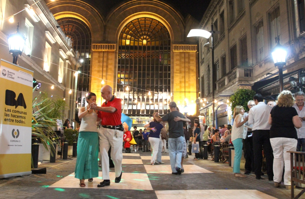 El Abasto tuvo su milonga a cielo abierto 