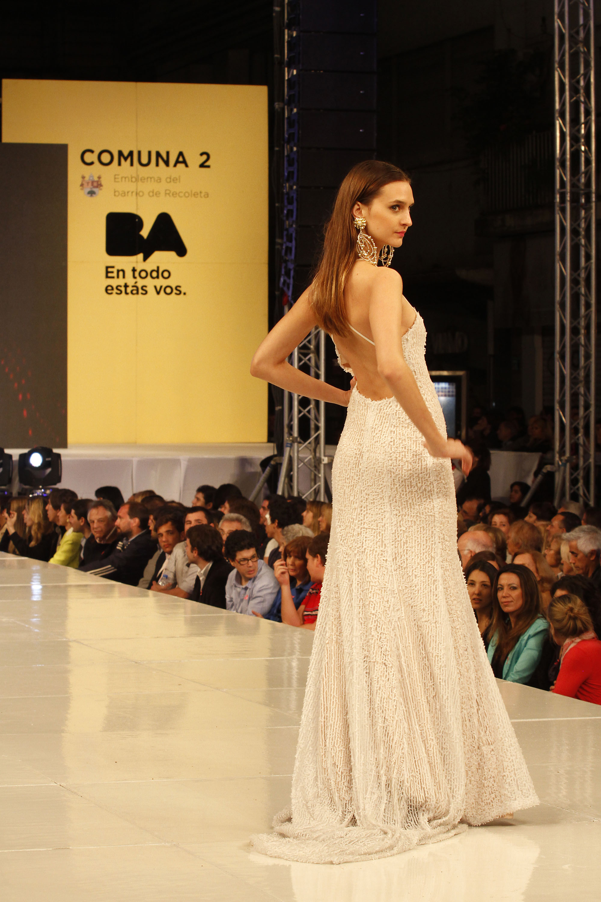 Los desfiles de la primavera volvieron a la avenida Santa Fe