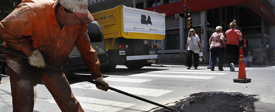 Ya se repararon 430 baches en cuatro Comunas de la Ciudad
