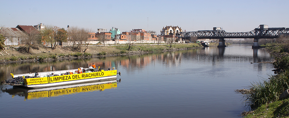 Visita al Riachuelo con funcionarios y enviados del Banco Mundial