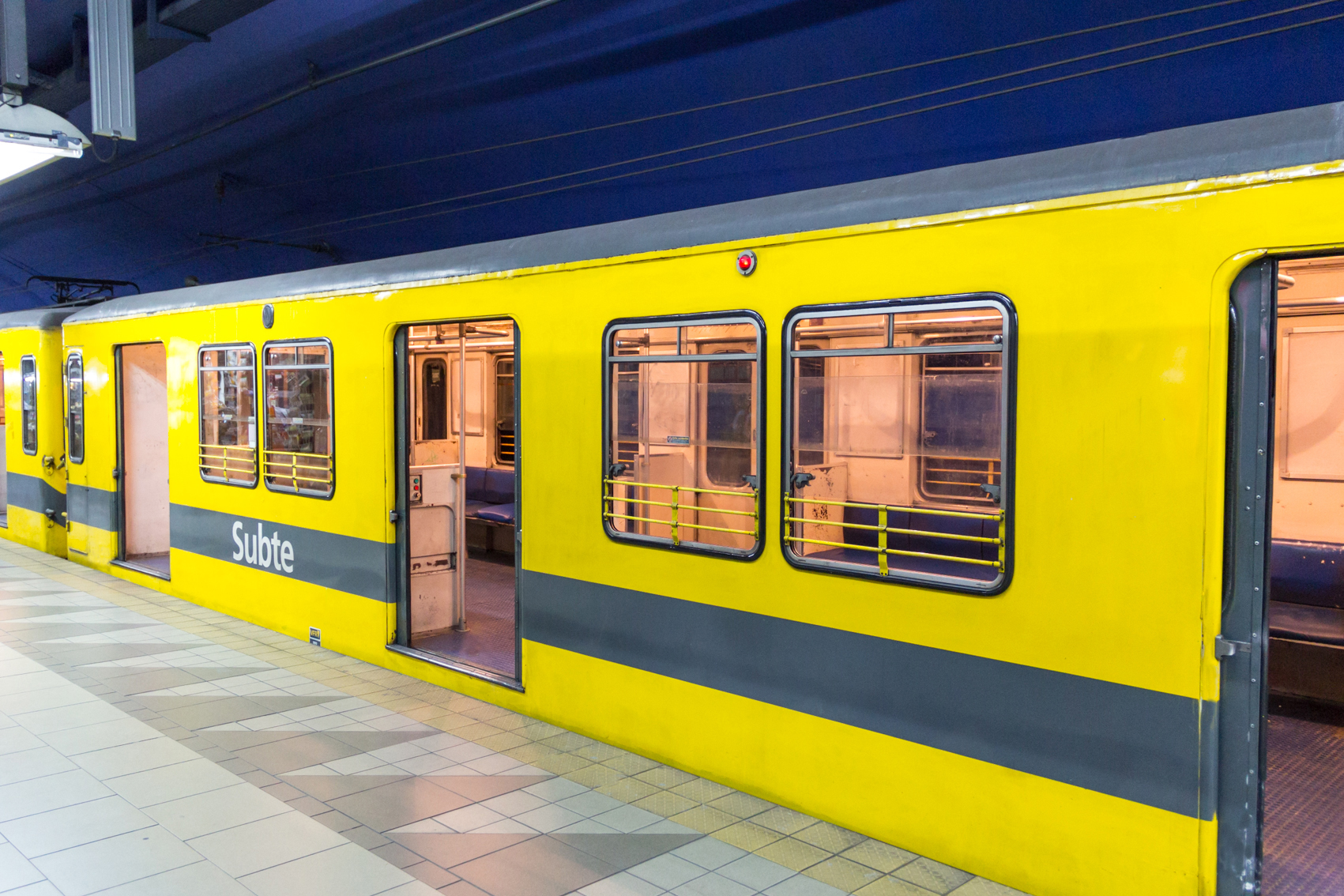 Terminamos la limpieza de graffitis en la Línea E