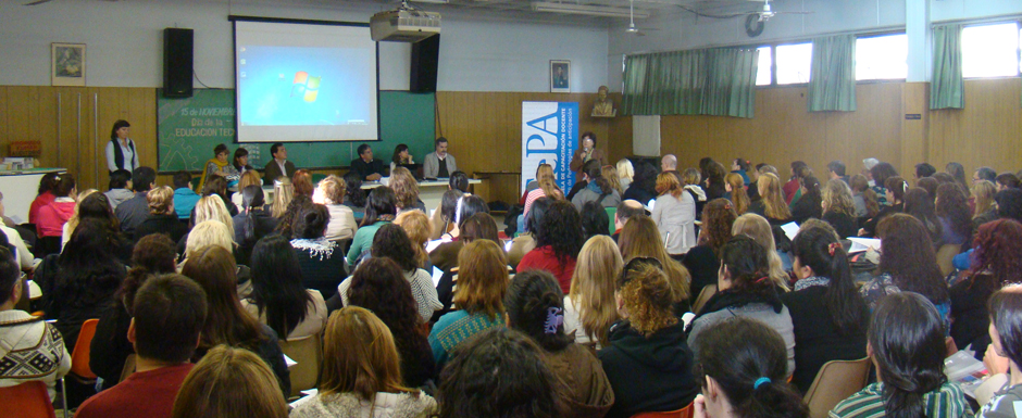 La Ciudad capacita a 35 mil docentes por año