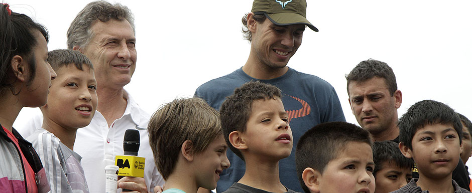 Macri junto a Rafael Nadal en una clínica de tenis para chicos 