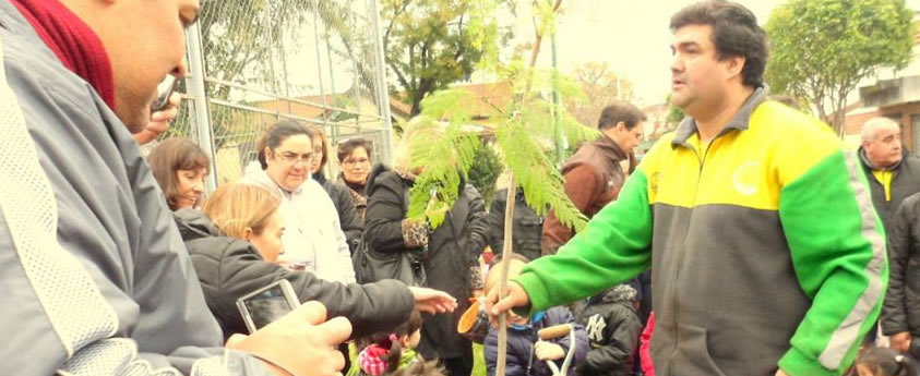 Jornada de plantación de jacarandaes con el JIN 16