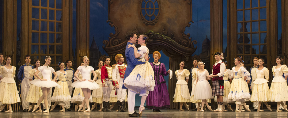 Baile de graduados en el Teatro Colón