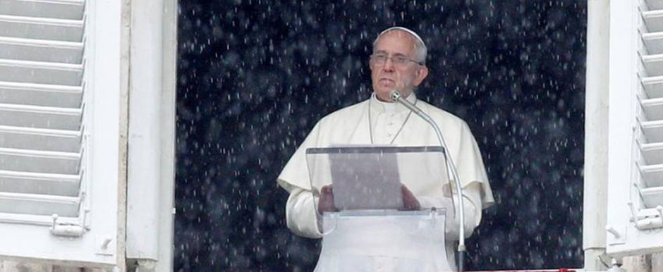 "Jesús sufre con nosotros y sufre por nosotros"