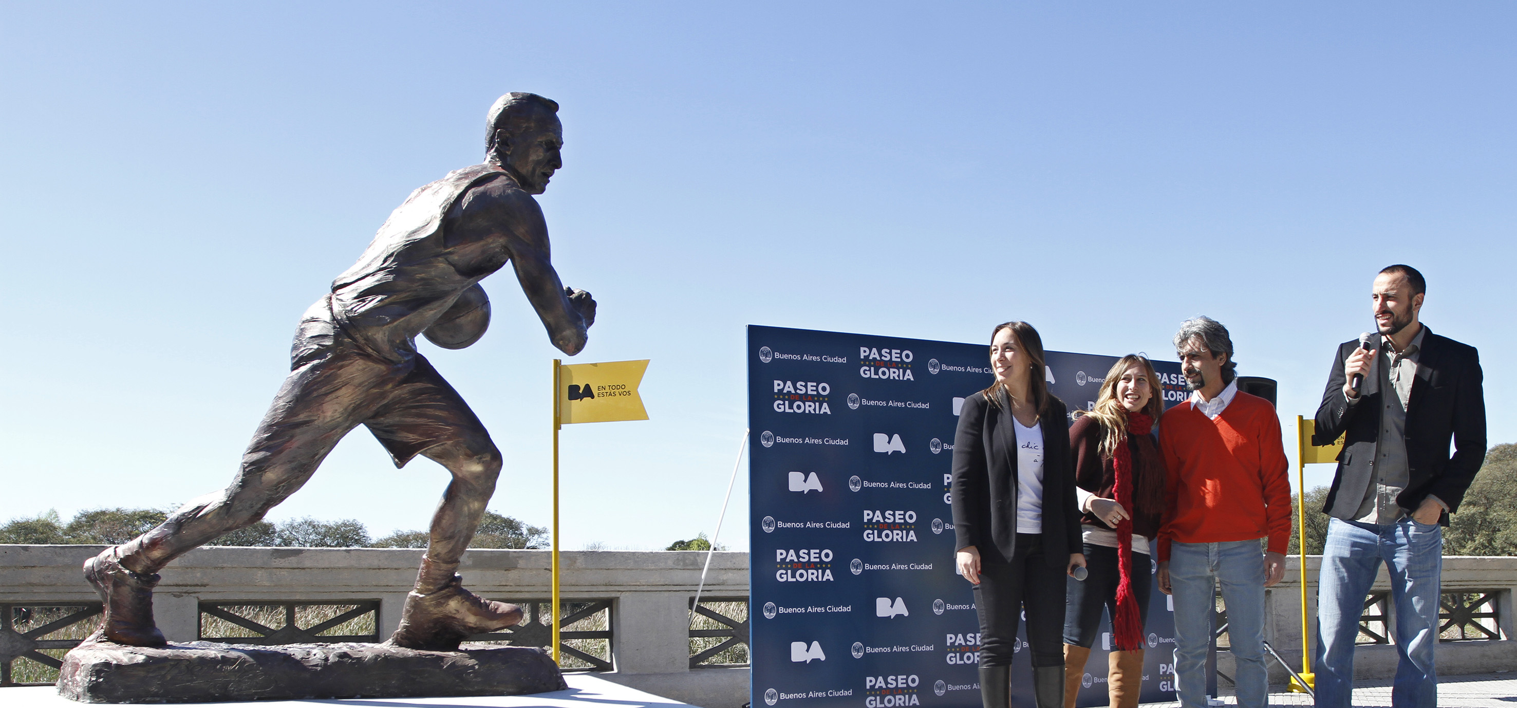 Manu Ginóbili ya tiene su estatua en el Paseo de la Gloria