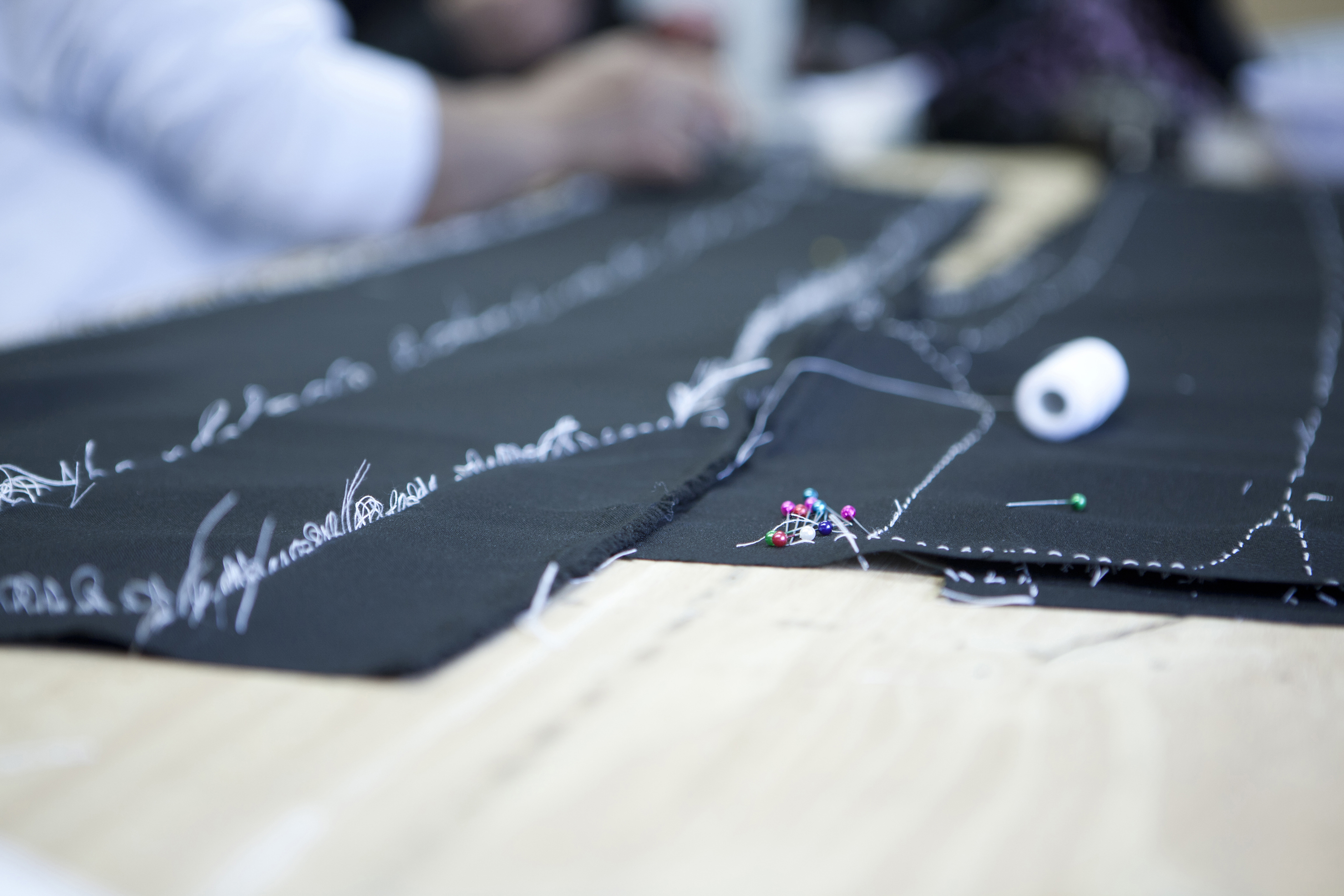 Subasta solidaria a beneficio de la Escuela de Oficios de Indumentaria