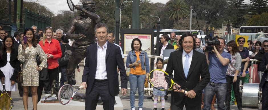 Mauricio Macri inauguró en la Costanera Sur la estatua de Guillermo Vilas