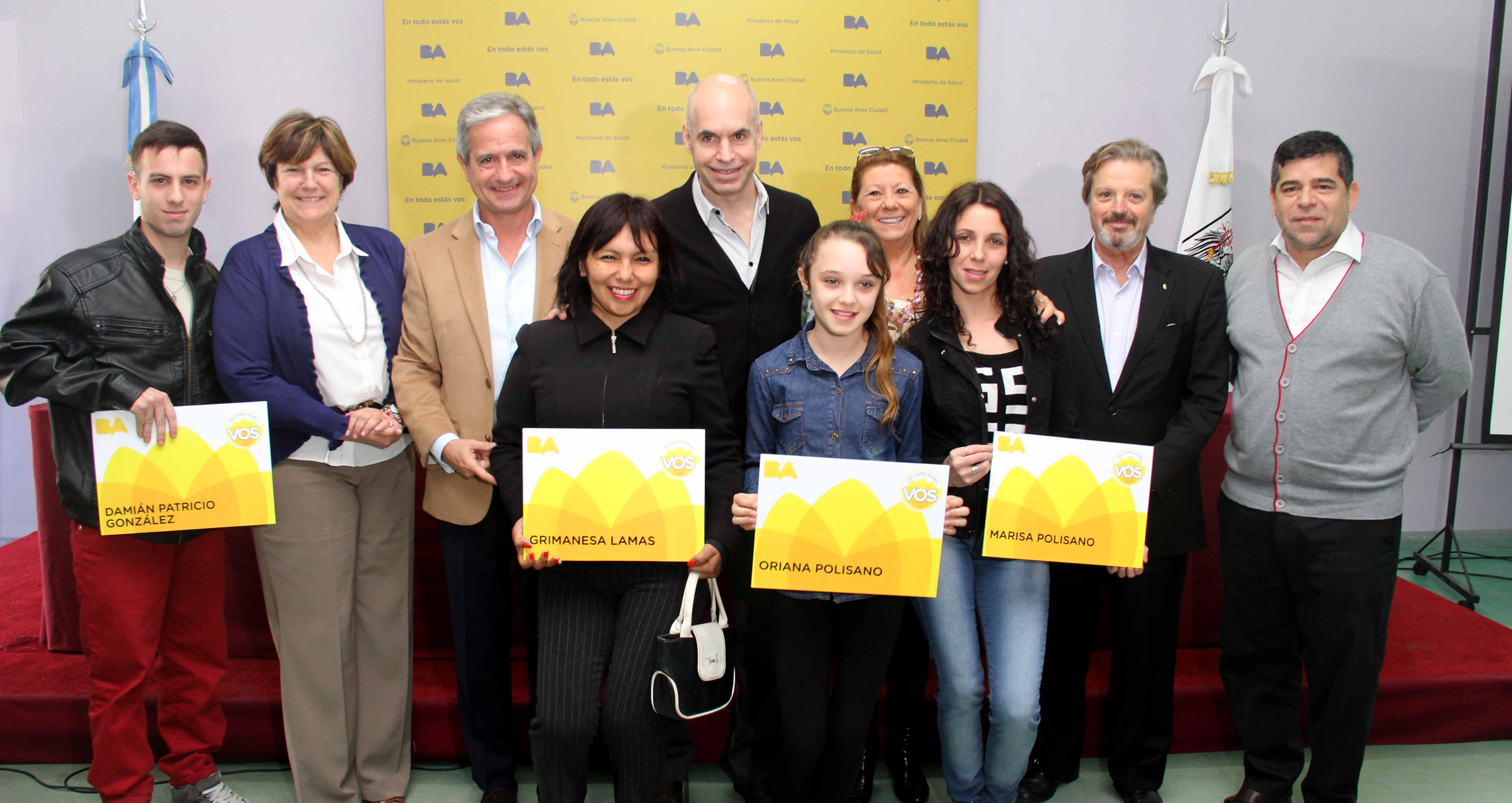 Entrega de tarjetas "En Todo estás vos" a beneficiarios del Plan Cobertura Porteña de Salud