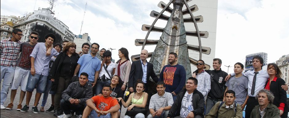 Presentaron una estatua de la Virgen de Luján