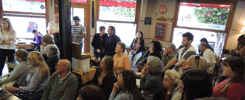 Reunión con vecinos de Villa General Mitre por la puesta en valor de la Plaza Presidente Roque Sáenz Peña