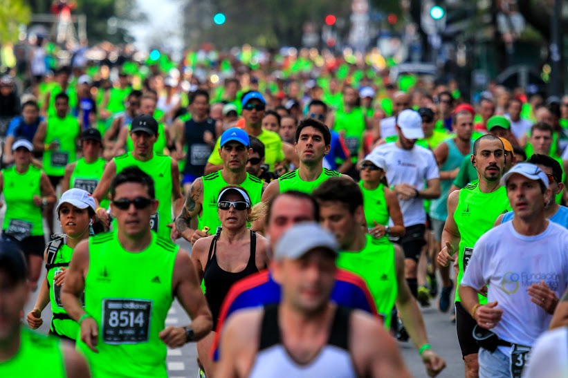 Más de 10 mil corredores participaron en la Ciudad de la Maratón de los 42 kilómetros