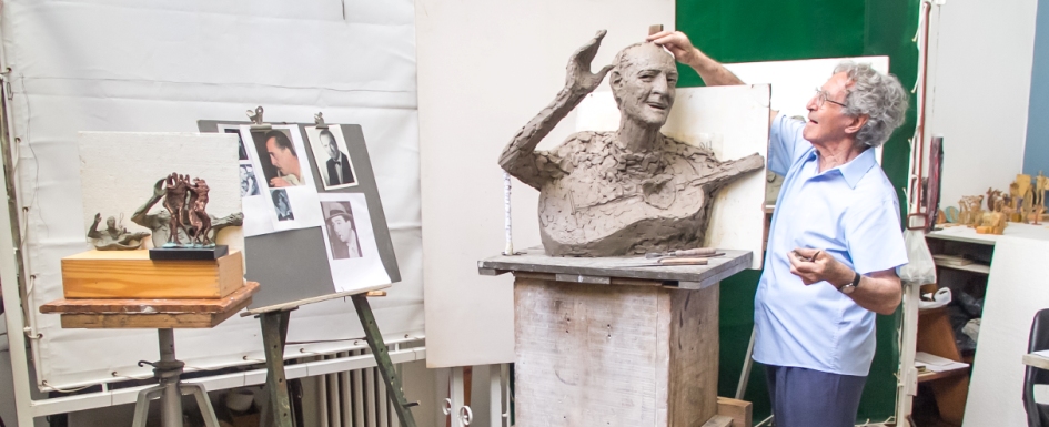 Sumaremos una escultura de Hugo del Carril a la Línea A