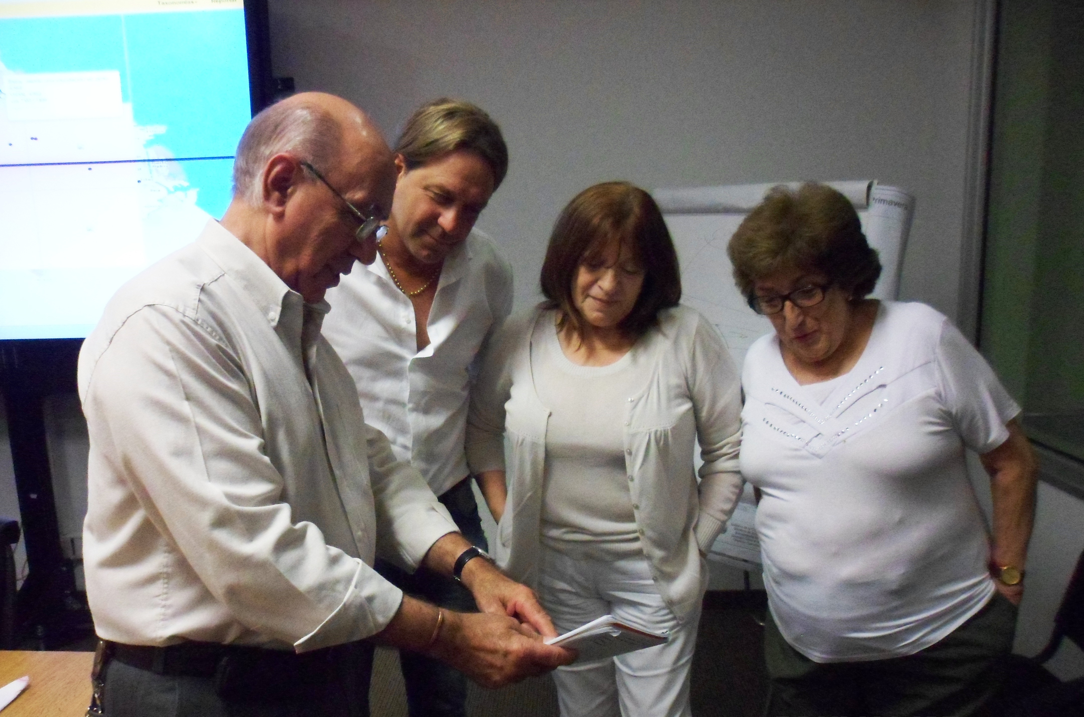 Trabajo en equipo por las inundaciones