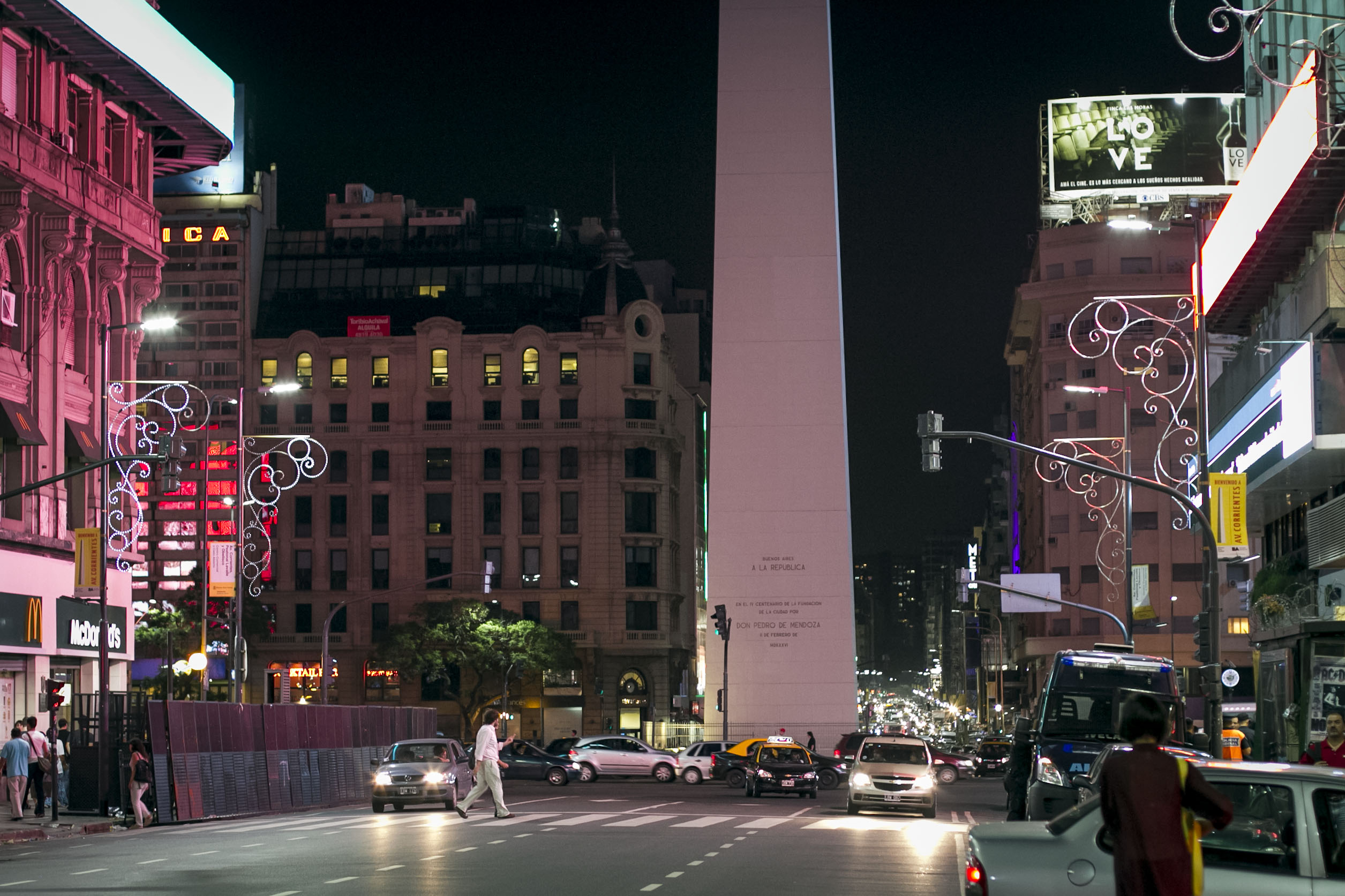 El Microcentro se ilumina por la Navidad