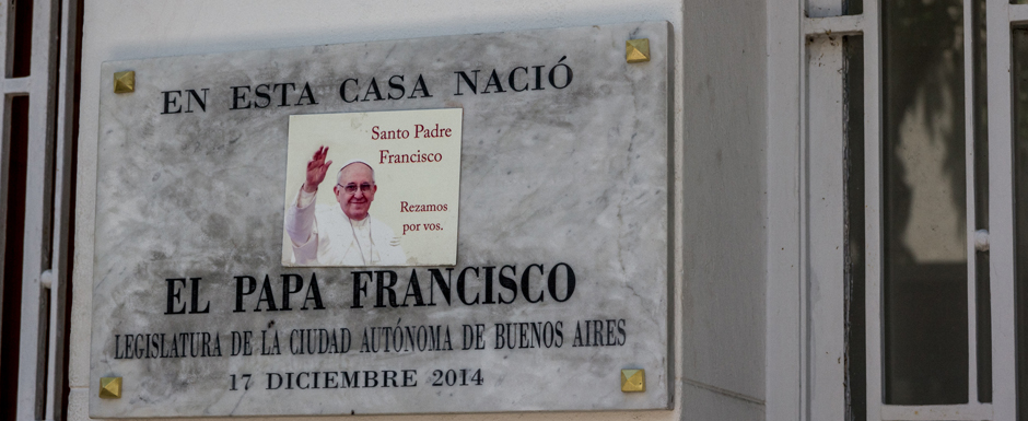 Cumpleaños del Papa: Legisladores descubrieron una placa en su casa natal  