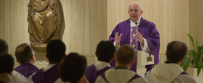 El Papa pide vivir una "Navidad cristiana"