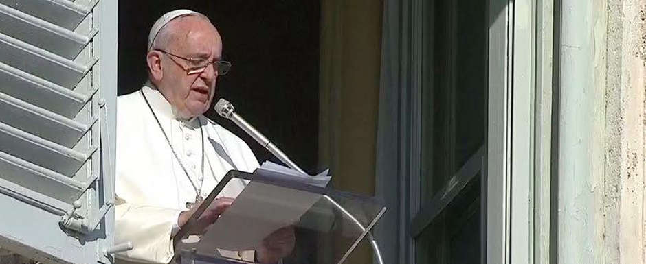 Francisco aseguró que el misterio de la Navidad es dar la vida por los demás