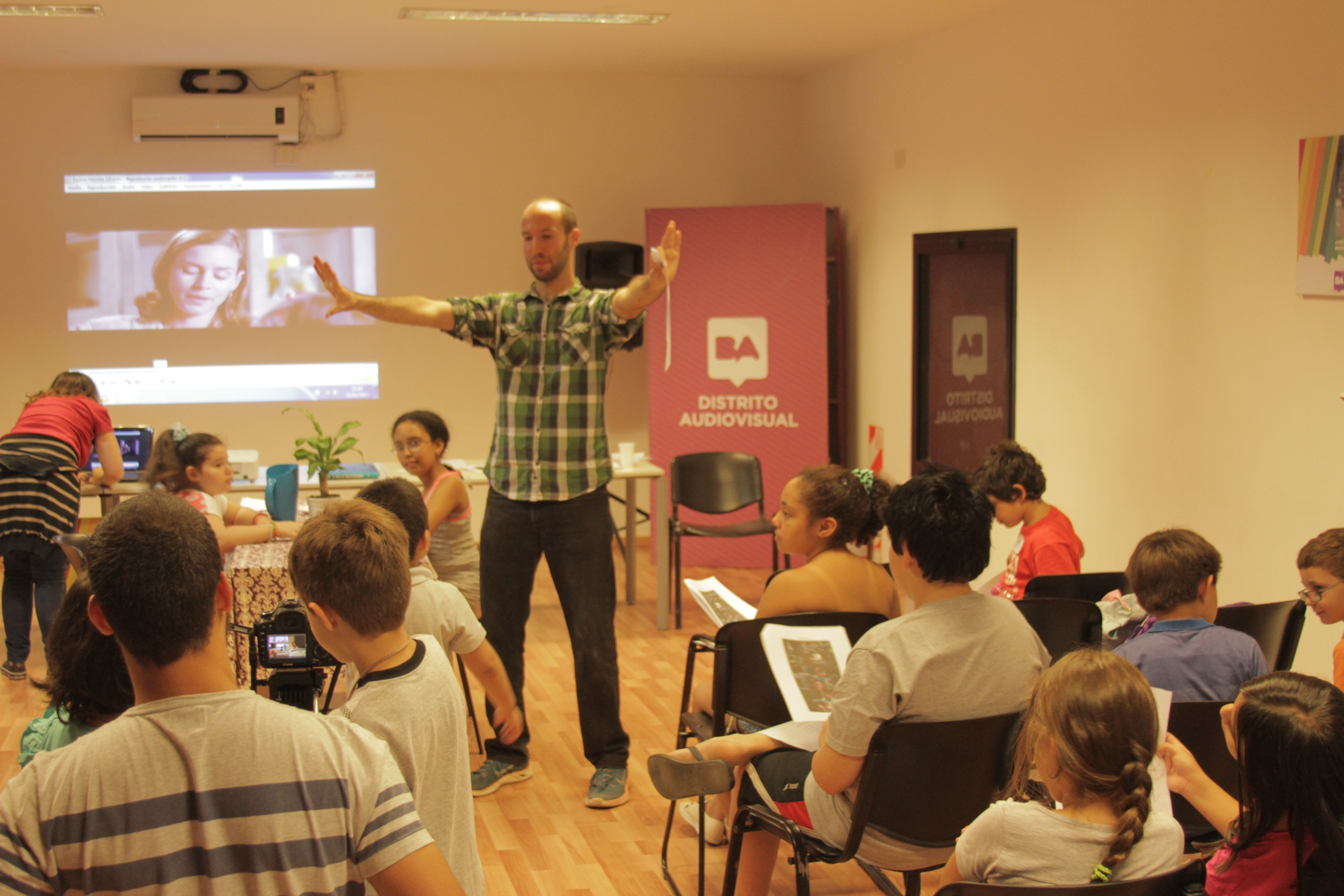 Una colonia de verano distinta en el Distrito Audiovisual