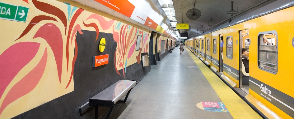 Una trama colorida en la Línea B