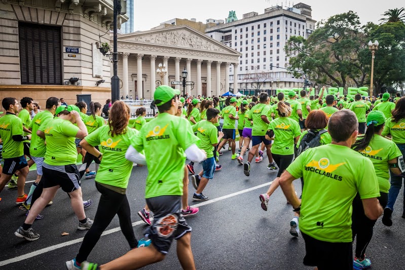 Más de 9.000 personas corrieron por la Ciudad para fomentar la separación de residuos