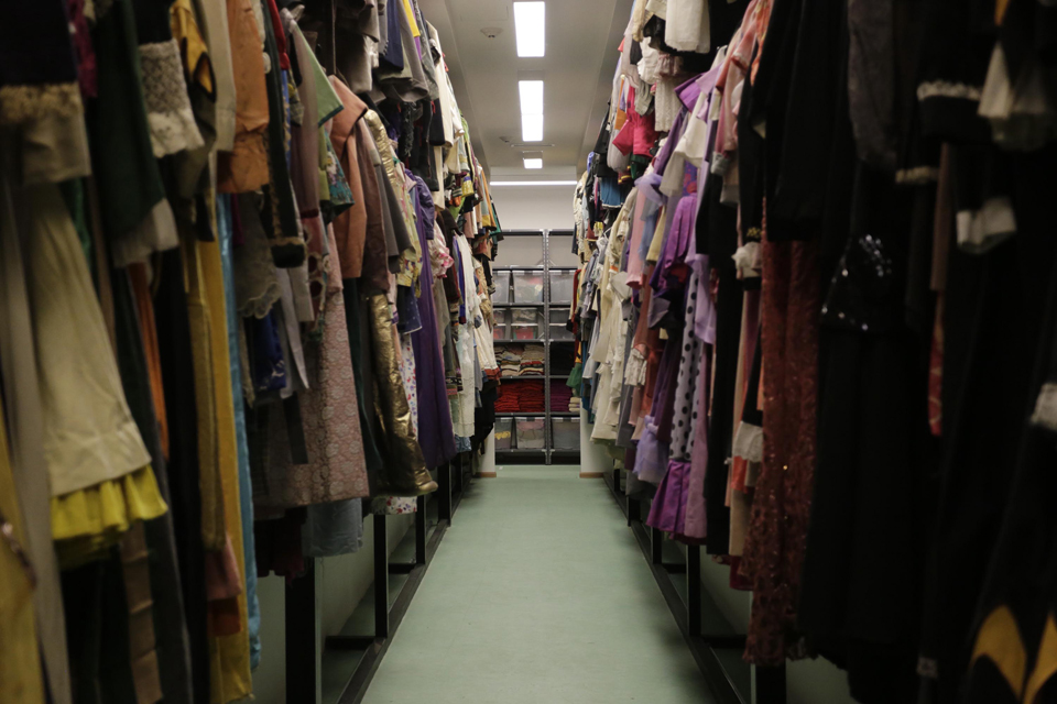 Un albergue gigante para 30 mil prendas del teatro porteño 