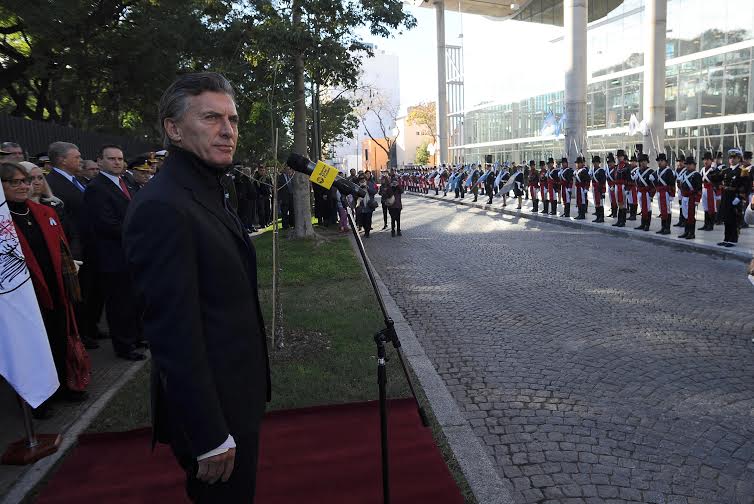 El jefe de Gobierno de la Ciudad presidió el acto de izamiento de la Bandera Nacional