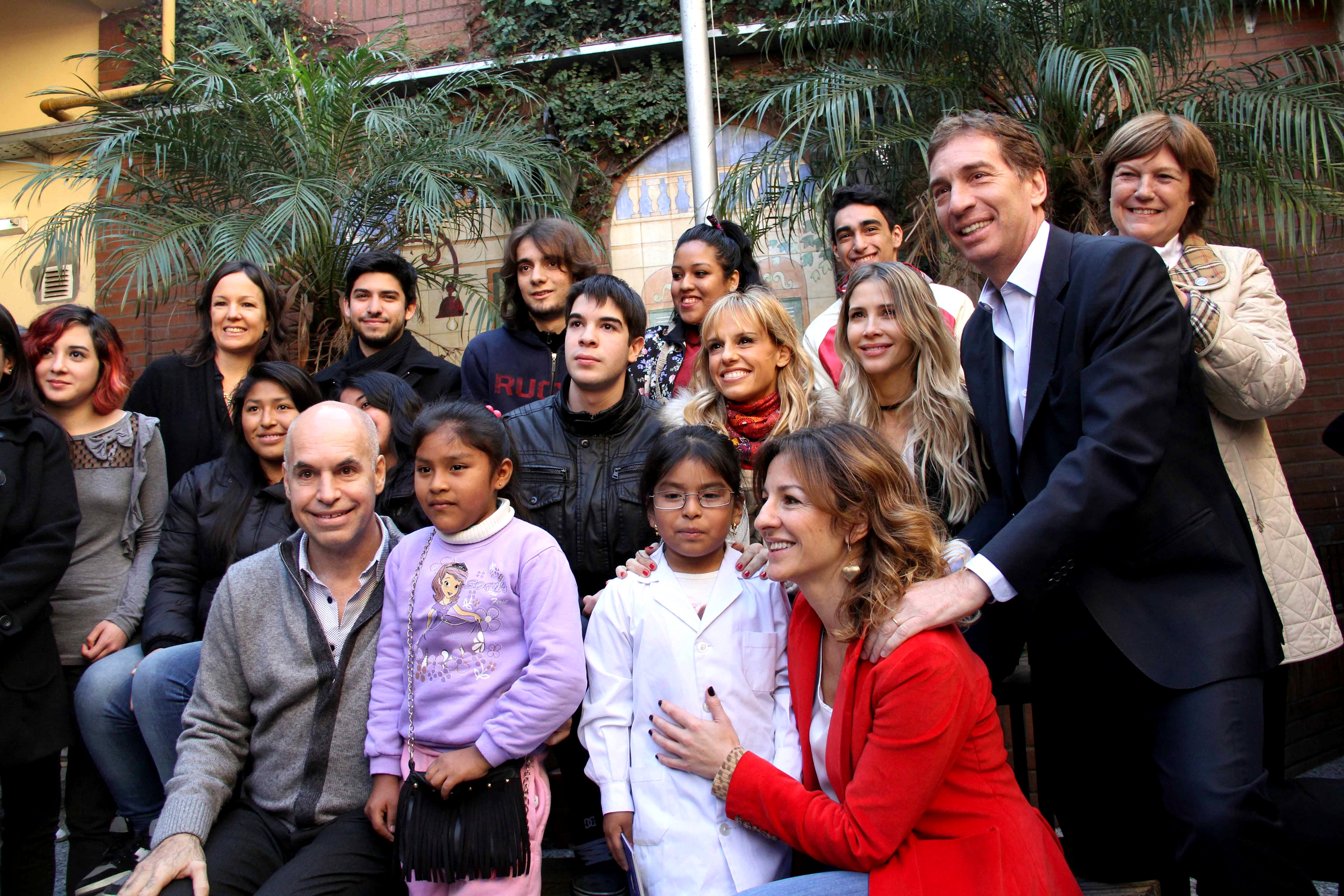 Entrega de anteojos a través del programa de salud visual "A ver qué ves"