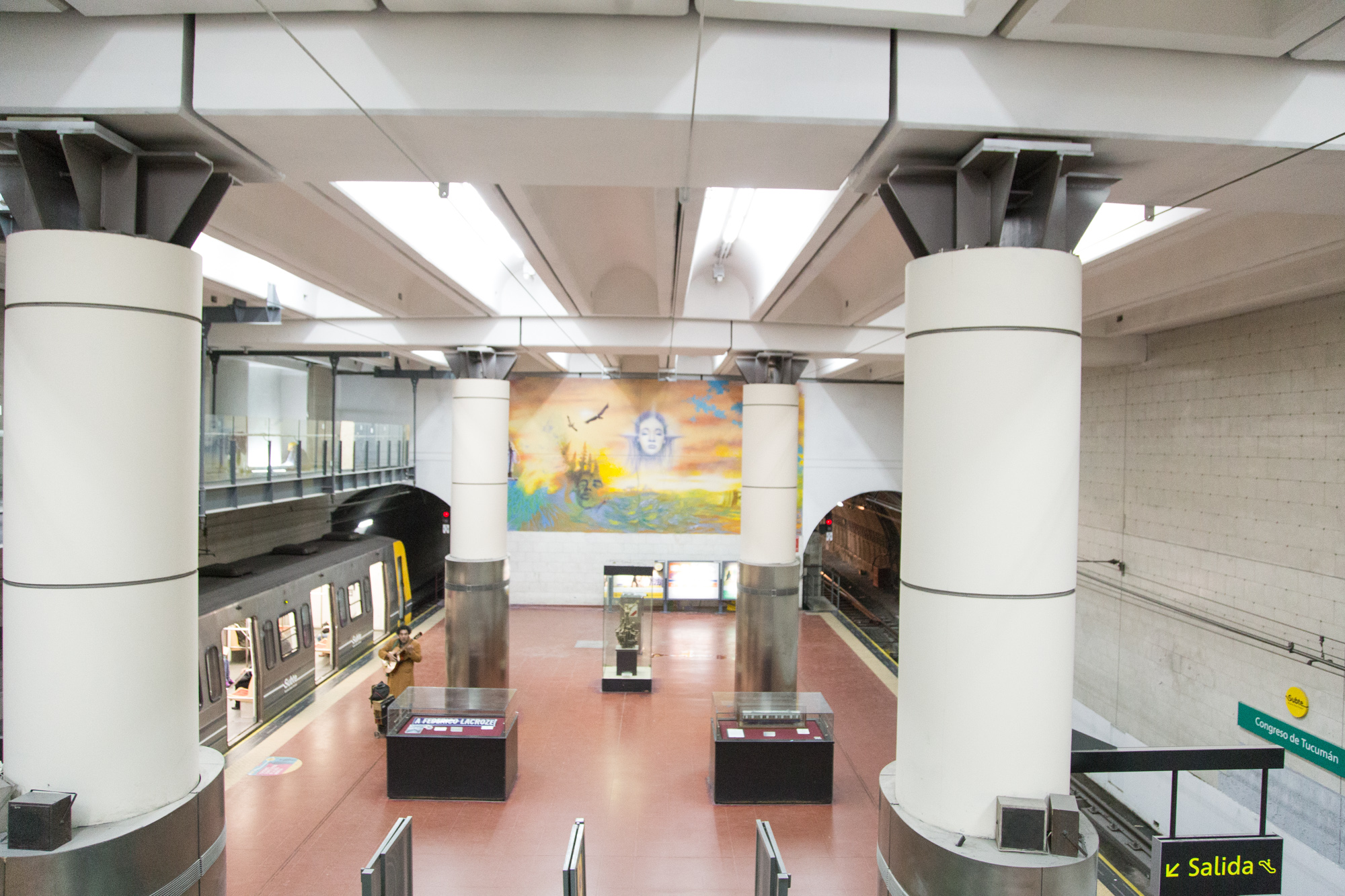 Alegoría a la Libertad en la estación Congreso de Tucumán 