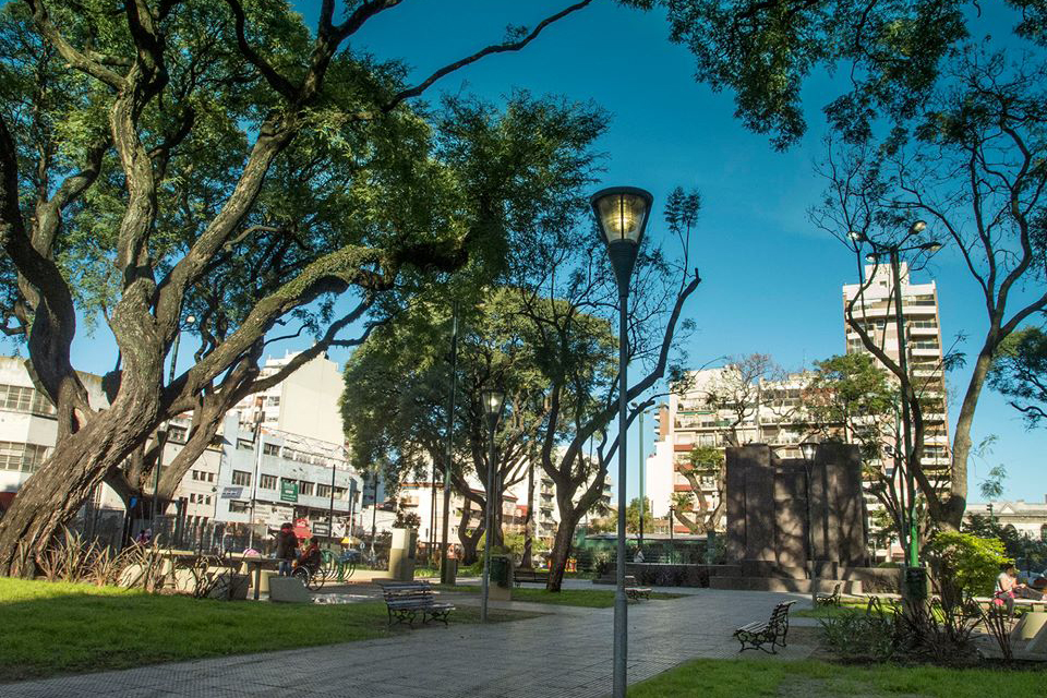 La plaza Esteban Echeverría, renovada 