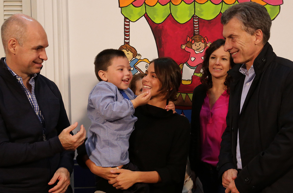 Mauricio Macri distinguió a Tini Stoessel como madrina de un CPI de San Telmo