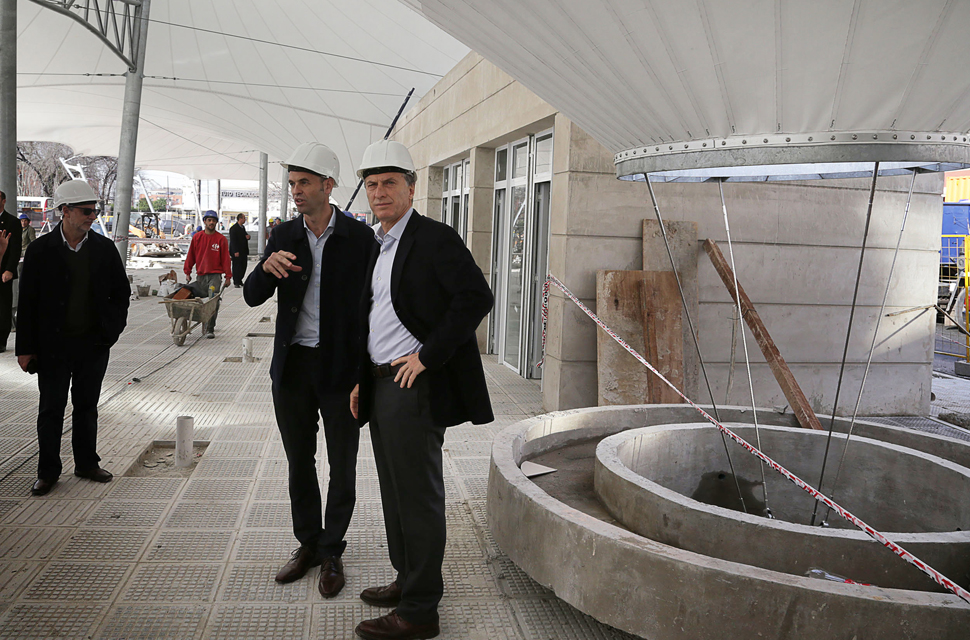 Mauricio Macri recorrió las obras de la nueva terminal de combis de Puerto Madero