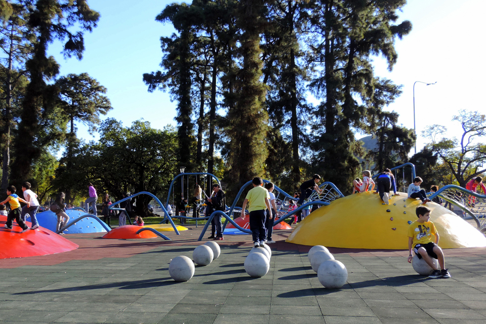 Juegos de vanguardia frente al Planetario