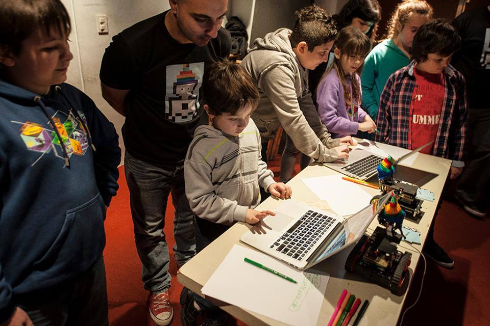 El robot que enseña a los chicos a programar