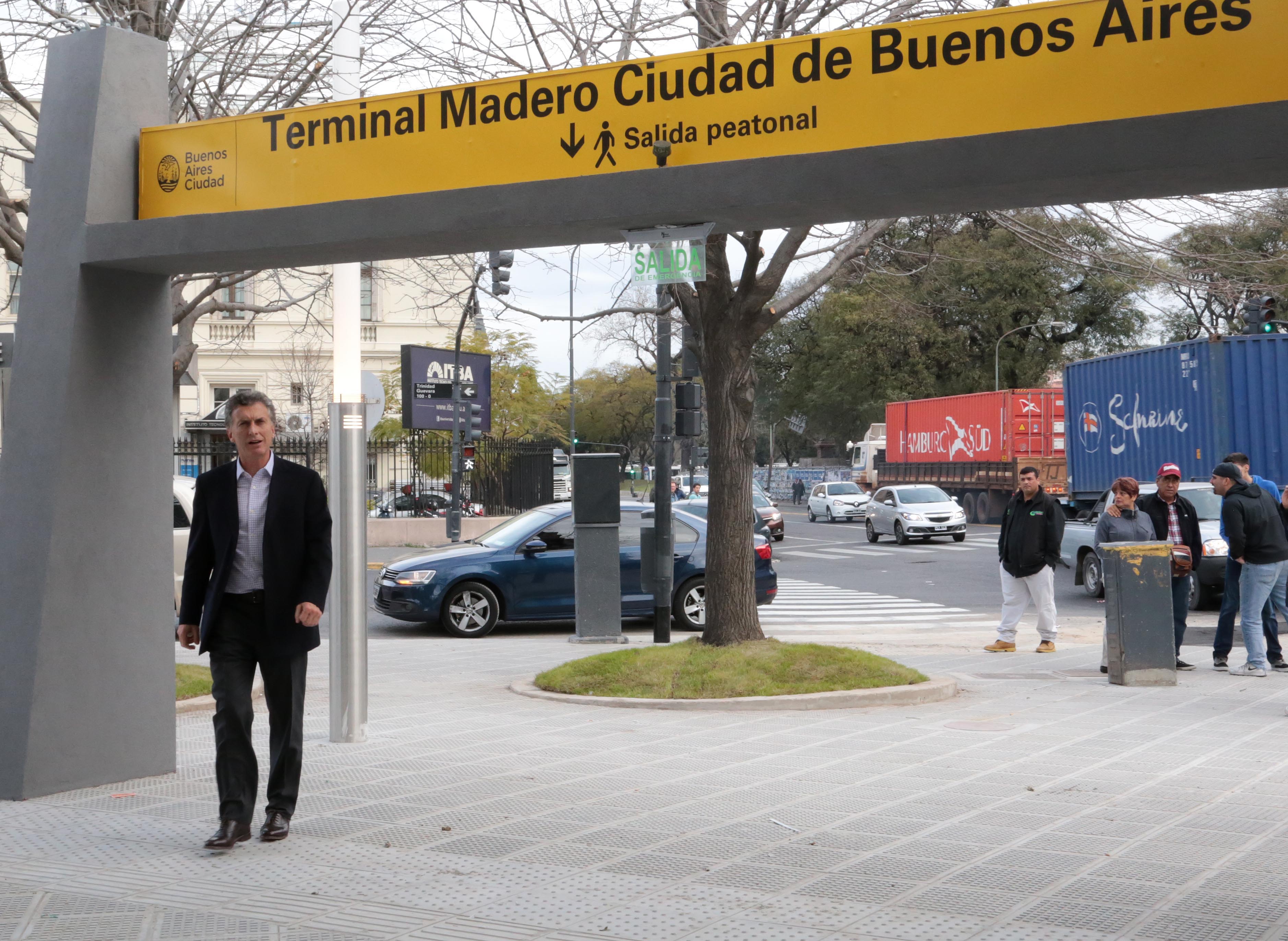 Mauricio Macri inauguró la nueva terminal de combis de Puerto Madero