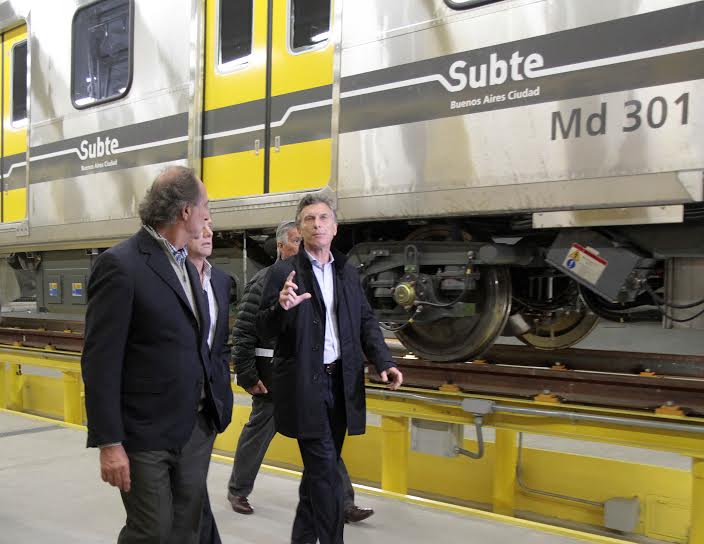 Mauricio Macri recorrió la cochera-taller del subte H y presentó nuevos vagones