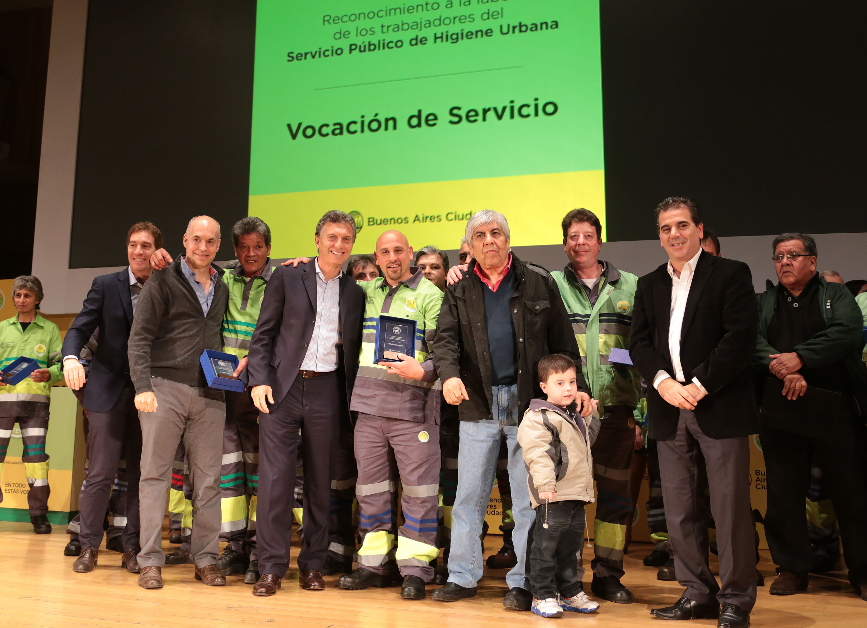 Macri encabezó un acto de reconocimiento a los trabajadores de la recolección de residuos