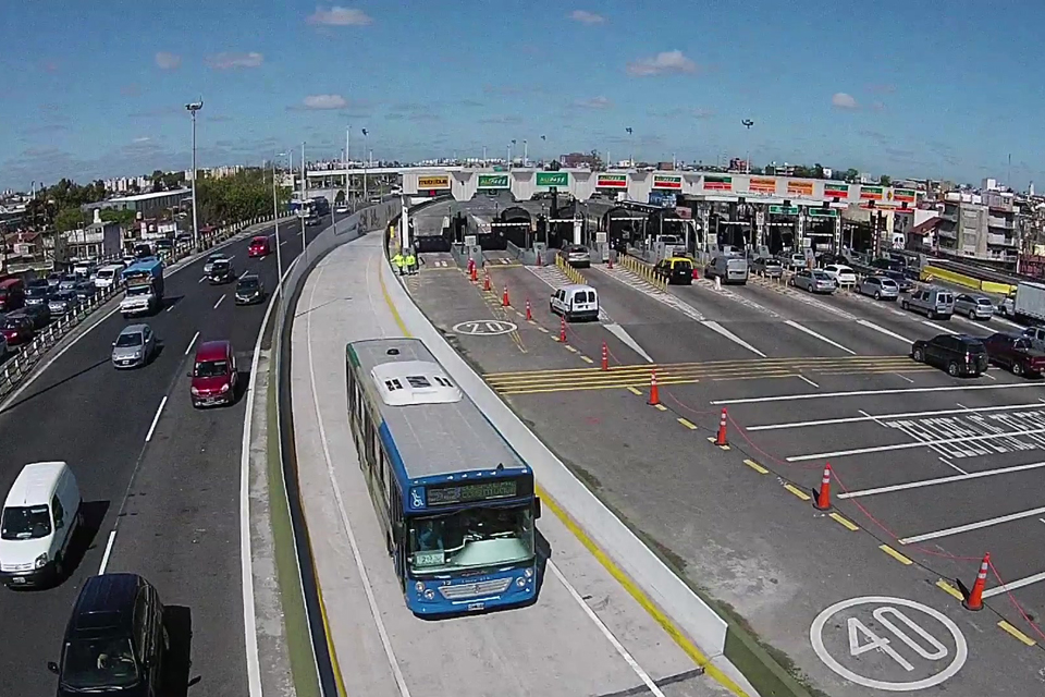 El Metrobus AU 25 de Mayo beneficia a 120 mil personas