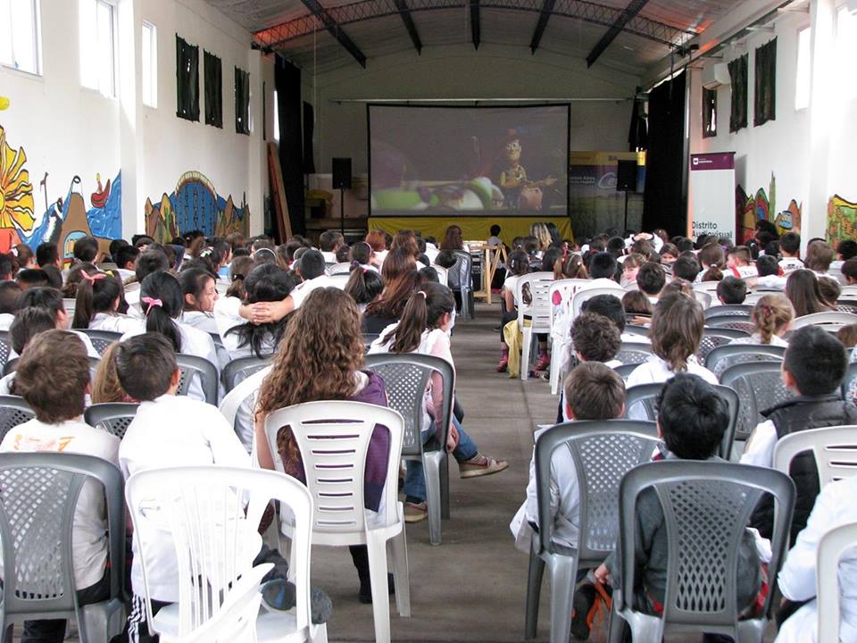 400 chicos disfrutaron del cierre anual de Cine Rodante