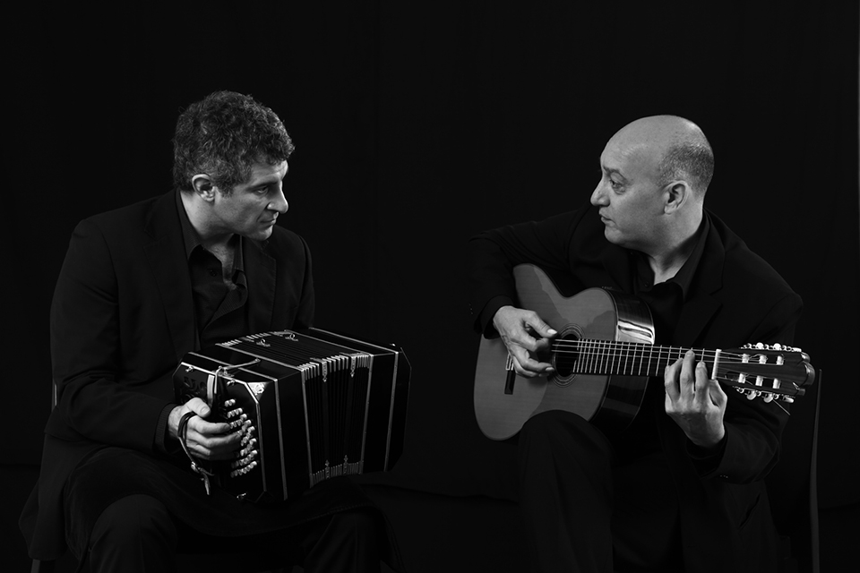 Pablo Mainetti y César Angeleri presentan “Complicidad” en el Virrey Liniers