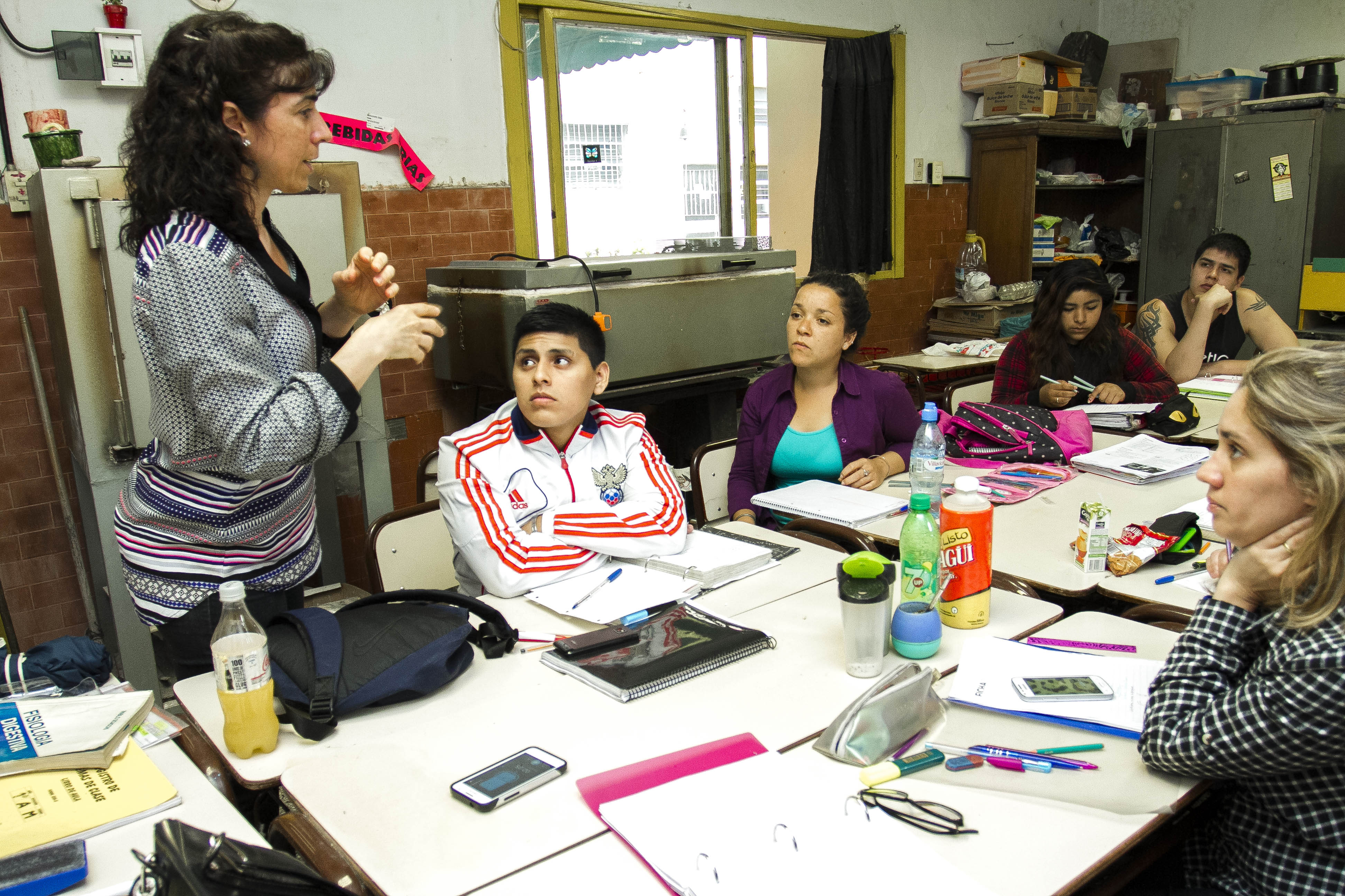 Las escuelas secundarias para adultos y adolescentes ofrecen otra oportunidad