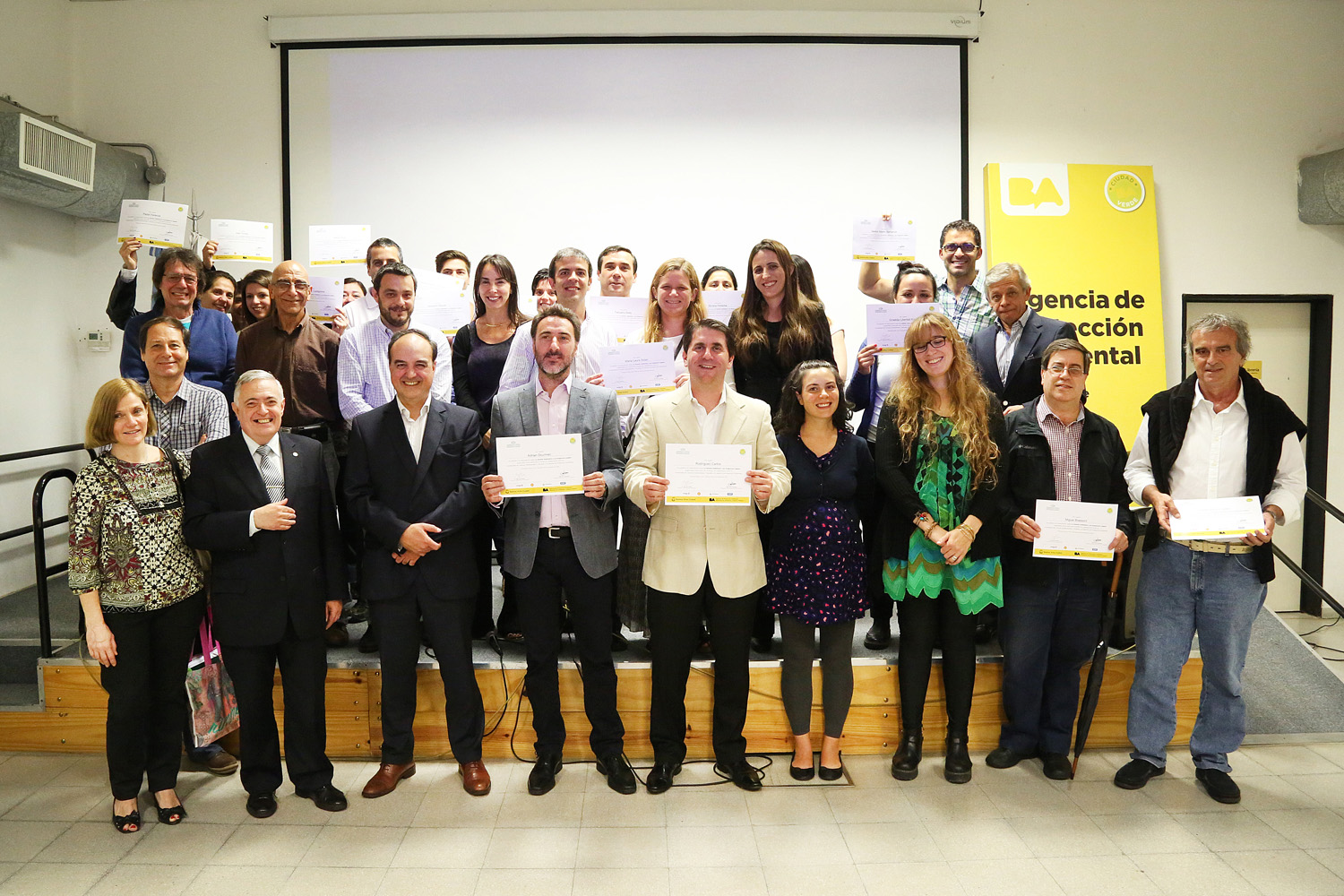 Con entrega de diplomas, finalizó el ciclo de capacitación para una correcta gestión de estaciones de servicio