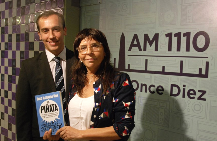 Hugo Alconada Mon con Silvia Mercado