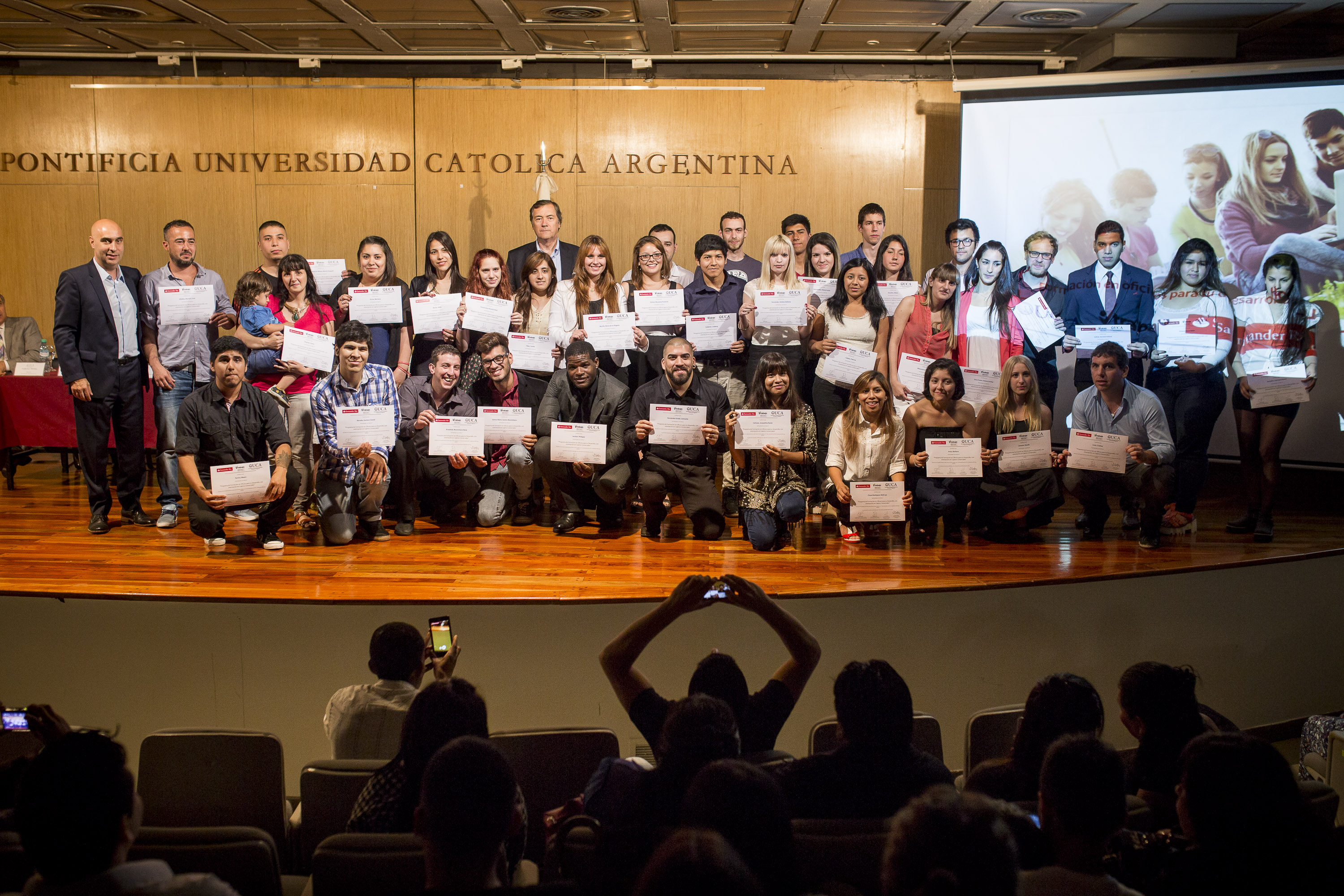 Entrega de diplomas por el "Programa de Formación de Oficios para tu Desarrollo"