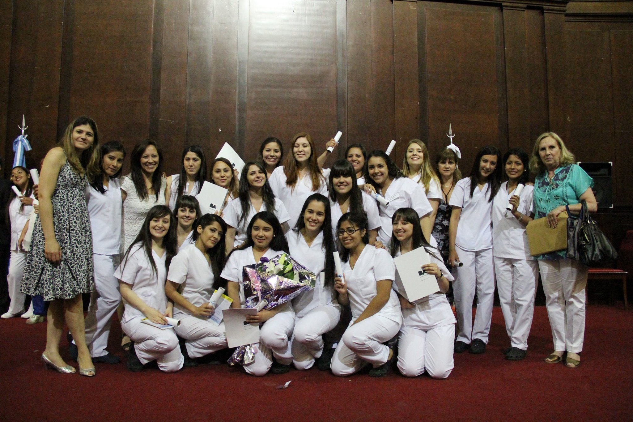 Entrega de diplomas en el Inst. Superior de Tecnicaturas para la Salud