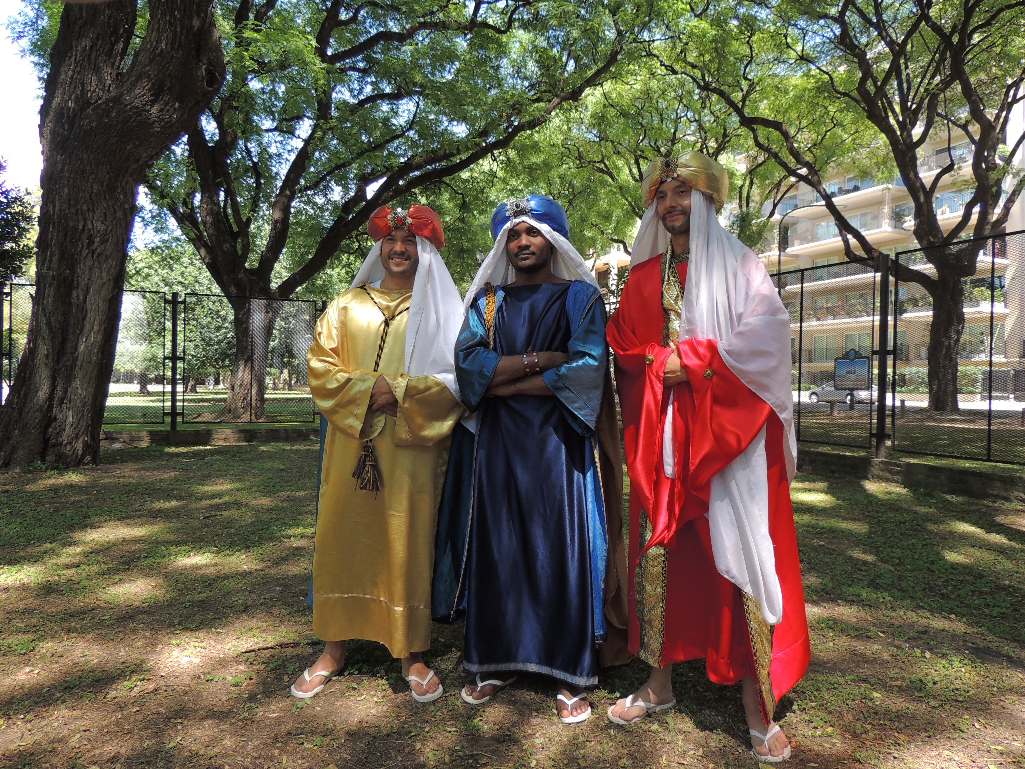 Los "Reyes Magos" entregaron regalos a los chicos de la Comuna