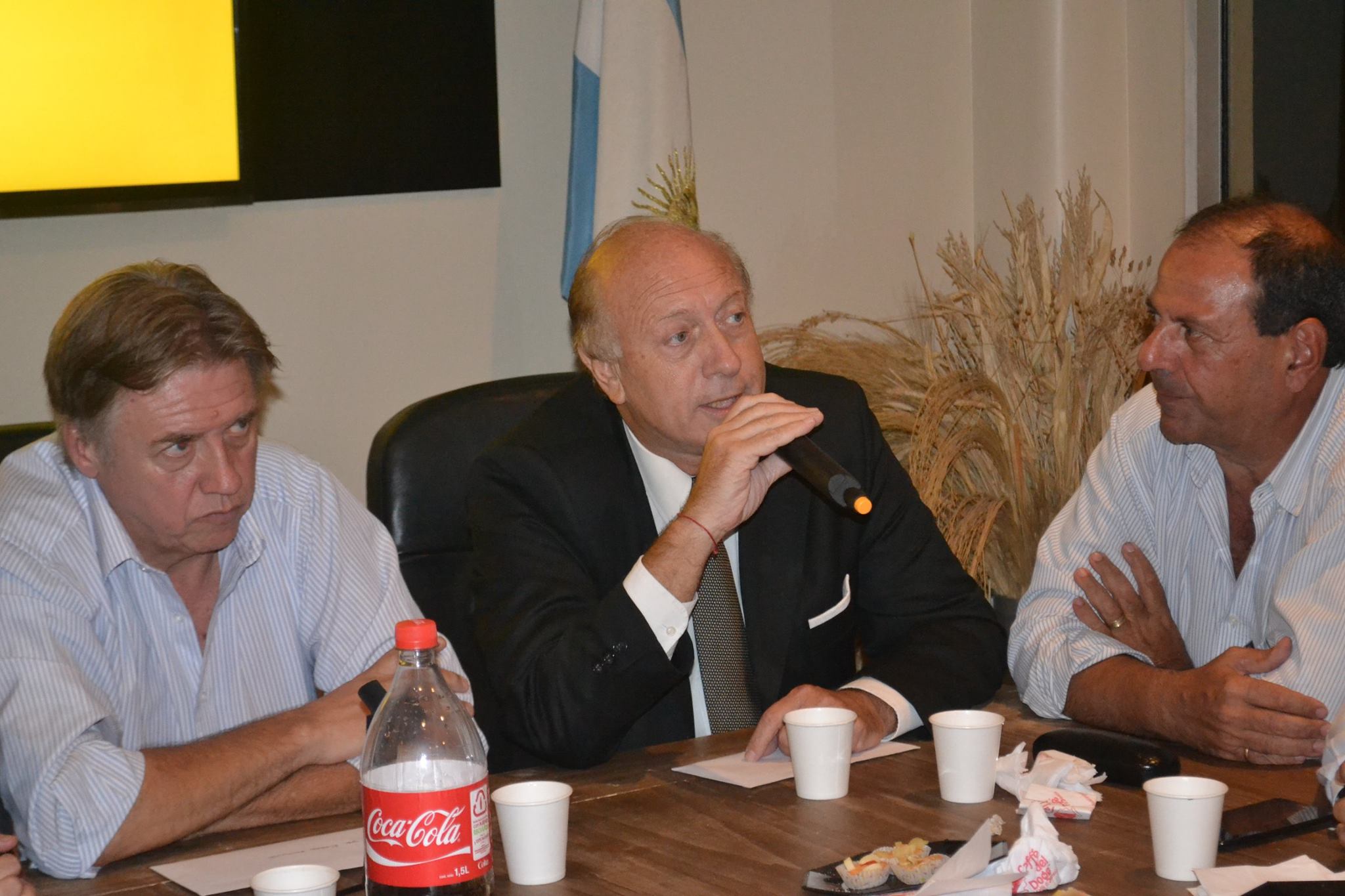 Junta con los comerciantes de la zona