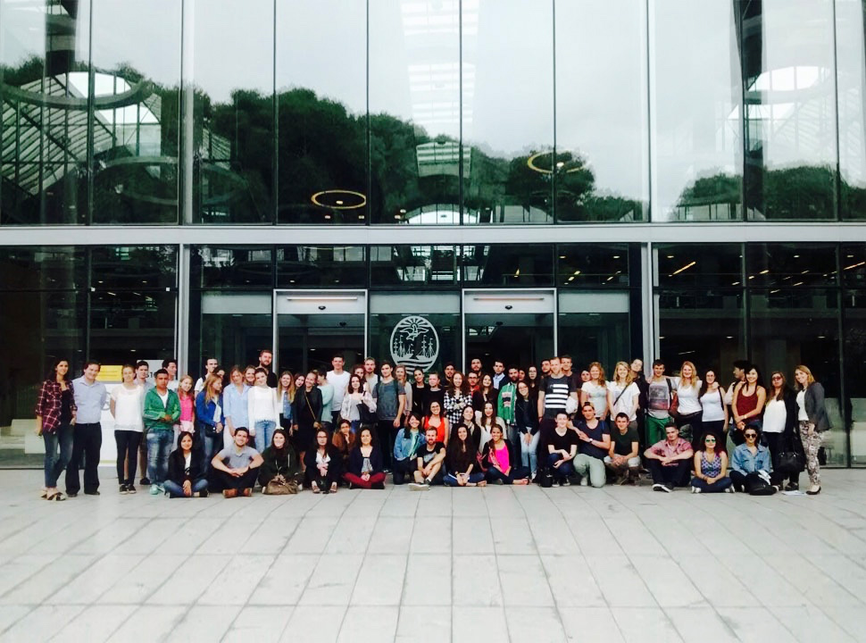 Estudiantes internacionales de la UADE en la sede de Gobierno