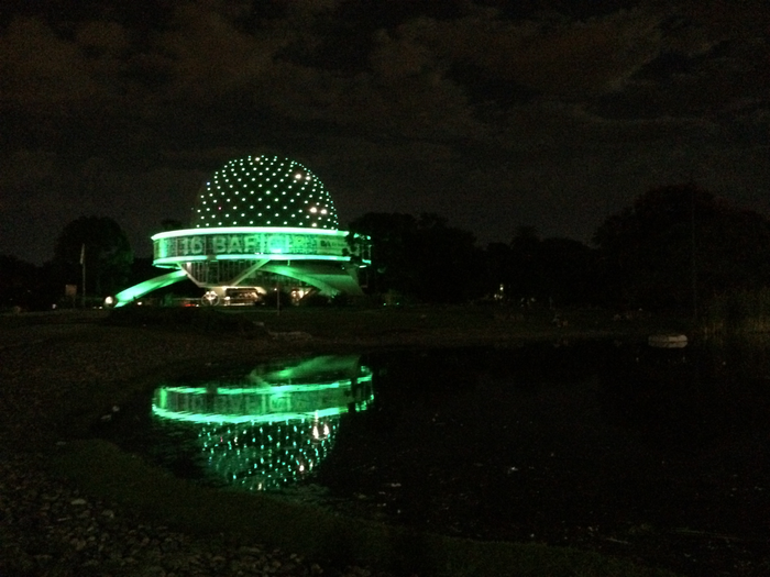 Monumentos emblemáticos de la Ciudad se visten de verde para celebrar San Patricio